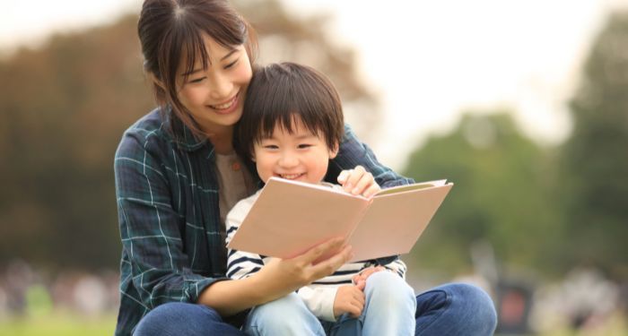 https://happystudychineseschool.com/wp-content/uploads/2026/03/kids-parents-reading.jpg.optimal.jpg